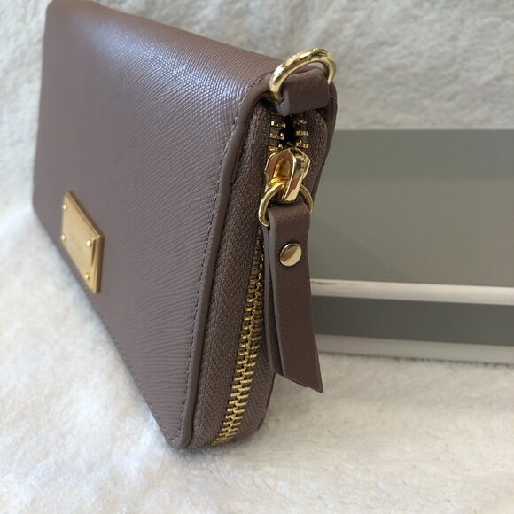 NWOT TR Large Women's Continental Custom Graved Wallet with Box - Picture 4 of 12